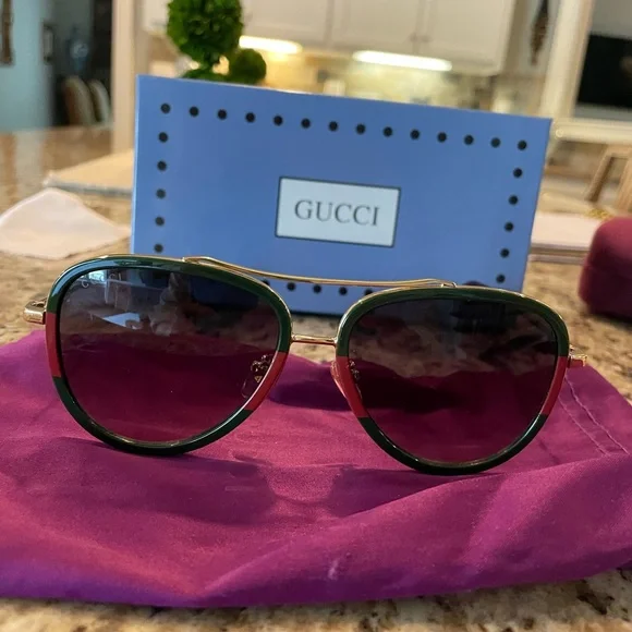 Gucci Sunglasses with Red and Green Accents - Picture 2 of 4